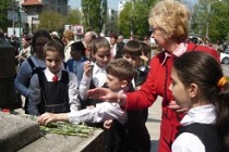 Braila: Elevi, alaturi de oficialitati, prezenti la Ziua Fortelor Terestre