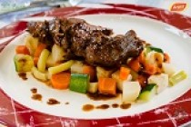  Muschiulet de vitel cu pastel de legume