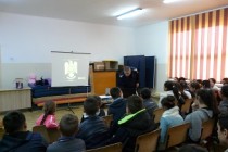 Jandarmii brăileni au desfășurat activități în școli pentru prevenirea faptelor de violență