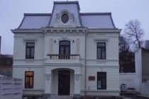  Vernisajul expozitiei “Mai mult decat portrete…”.Pictură de Svetlana Potanga; sculptură, caricatură si ex–libris de Nelu Ivan