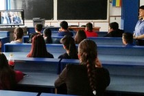 Luni, poliţiştii se adresează adolescenţilor în cadrul campaniei de mesaje preventive