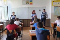 În prag de vacanță, polițiștii brăileni s-au aflat în mijlocul elevilor