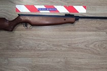 Gropeni | Armă neletală confiscată de polițiști