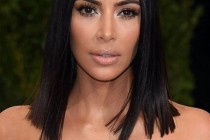 Kim Kardashian o presează pe Kylie Jenner șă își anunțe sarcina