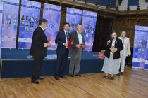 Violeta Craiu a primit distinctia: Titlul de poeta a Iasilor la a III-a editie a Festivalului International - Poezia la Iasi.