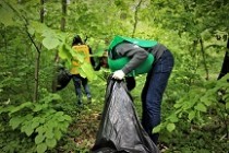 Peste 140 tone de deșeuri colectate în acțiunea de igienizare organizată de Romsilva și Ministerul Tineretului și Sportului