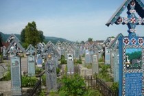 Cimitirul vesel din Săpânța între primele 10 cele mai curioase cimitire din lume