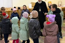 Vizită specială pentru copiii din familii sinistrate la Centrul Eparhial din Galați