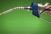 Consiliul Concurenței: Reducerea accizelor carburanților s-a transmis integral în preț