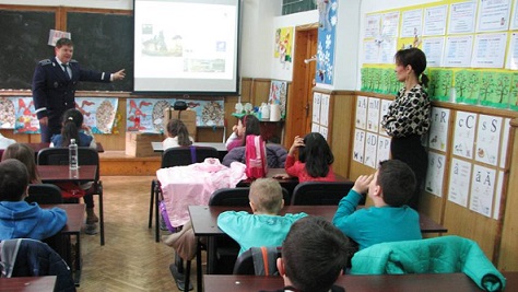 moment din activitate cu elevi