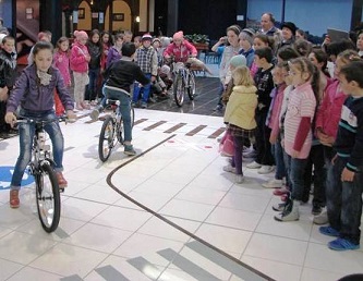 juniorii pedaleaza