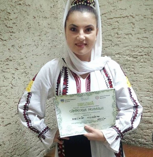 Nicoleta Ghelase, elevă a Şcolii Populare de Arte &bdquo;Vespasian Lungu&rdquo; Brăila