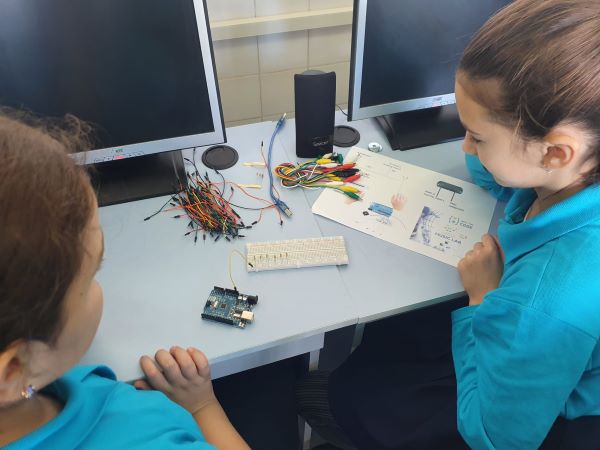 Doi din trei români nu au competențe digitale de bază arată ultimul studiu DESI