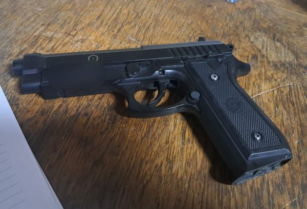 pistol airsoft descoperit la braila iunie 2023