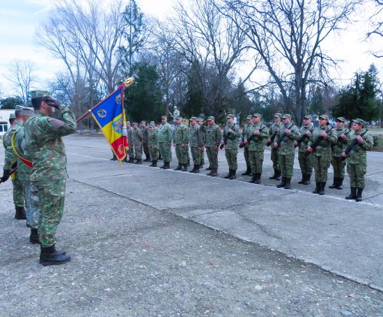 Festivitate de înmânare a armamentului individual și prezentare a drapelului de luptă la Batalionul 72 Geniu General Constantin Savu