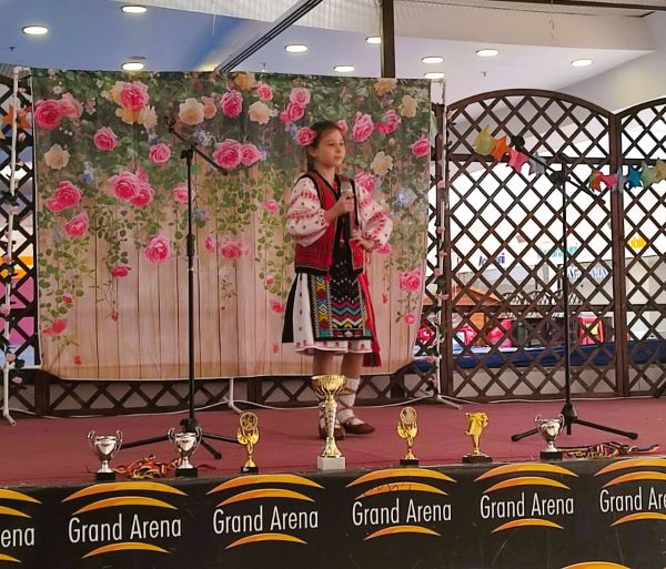 Ștefania Andreea Iureș care a obținut Trofeul la secțiunea soliști vocali.
